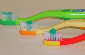 Četkice za zube sa zubnom pastom